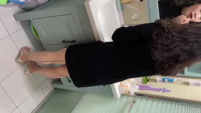 等我化完妆，我再和你做，丝袜高跟熟女阿姨真的很有气质