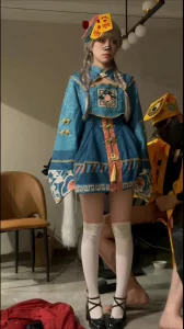 可爱小僵尸被道士baba爆操，屌撑满润滑湿暖蜜穴，美妙后入Q弹蜜桃臀