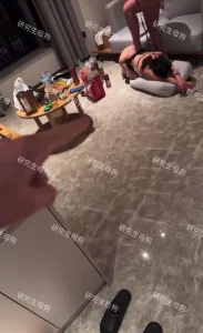 一只忠诚于主人的母狗苗苗