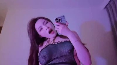 一边接长辈的电话一边忍住不乱叫