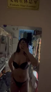 极品bbw前女友在宿舍穿新买的内衣搔首弄姿