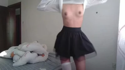 大一学妹主动勾引我