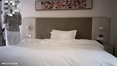 高潮少妇回归，几月未见，衣服都没来得及脱就无套插入